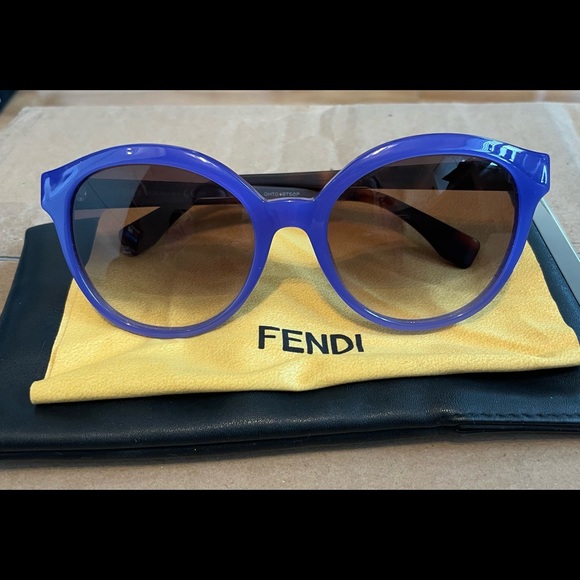 Fendi sunglasses - Picture 1 of 6